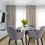 Centrum Pawia 51 By Renters Prestige * ワルシャワ